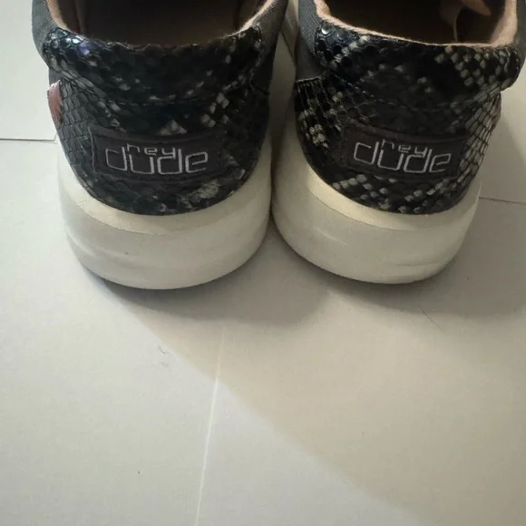 Hey Dude Womens Sneakers sz 8 - Picture 4 of 5